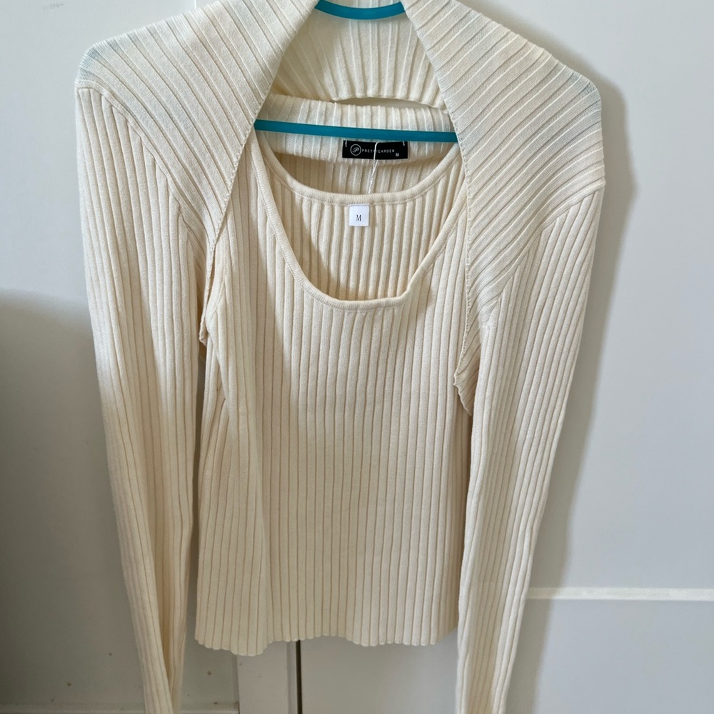Cute ribbed tank with pullover cutout